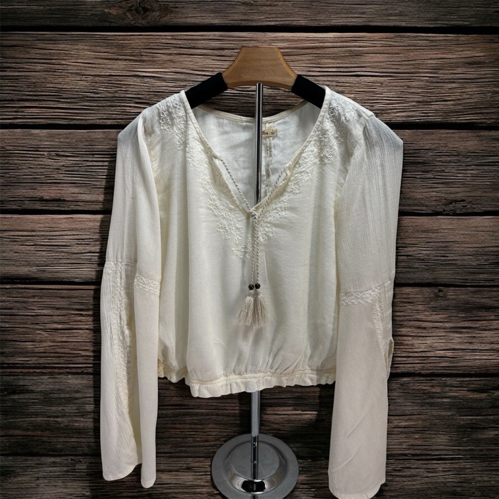 Hollister Cream Boho Peasant Blouse, Bell Sleeves Embroidered Tassel Top Size S